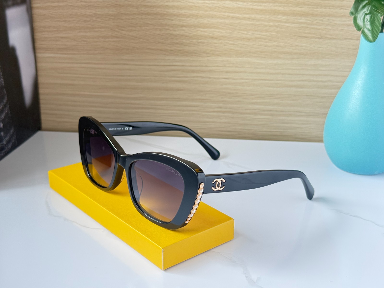 CHANEL CH5481-H Black Gold CC Logo Pearl Cat Eye Sunglasses Gray Gradient