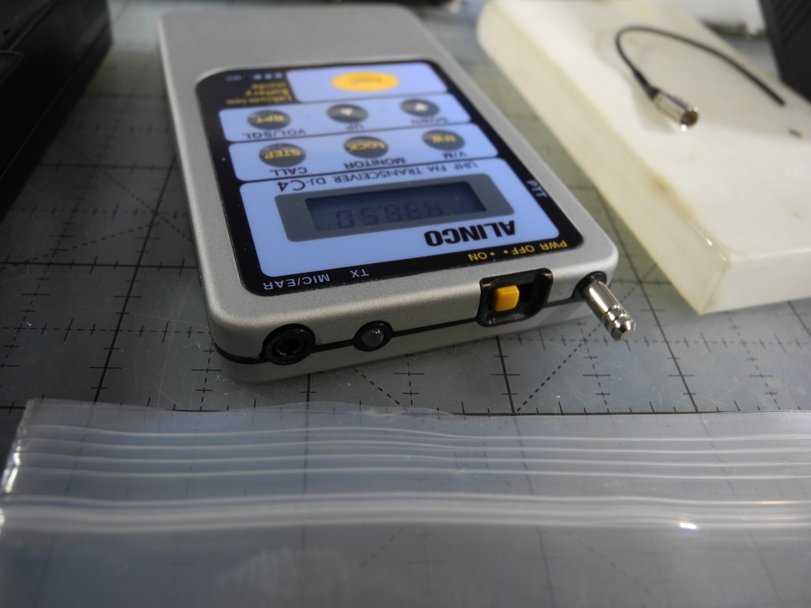 RARE! Alinco DJ-C4 UHF (440MHz) Credit Card Transceiver in box! (Tested!)