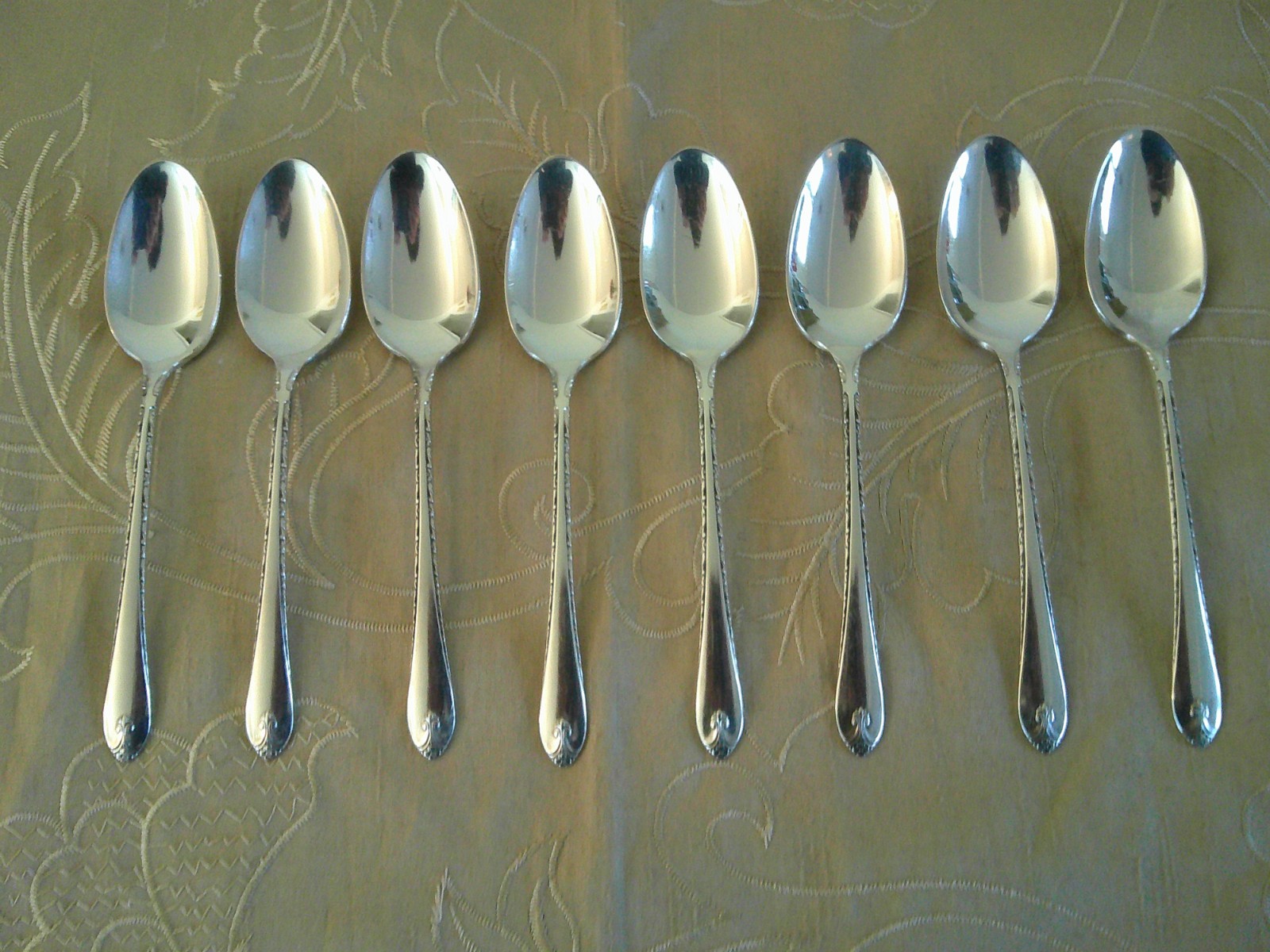Exquisite Wm Rogers & Son Eight Five O'Clock Spoons IS Silverplate 1940