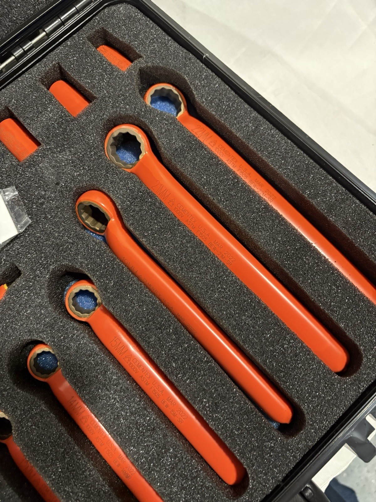 CEMENTEX DELUXE 27 PC METRIC INSULATED 1000 WATT HIGH VOLTAGE TOOL SET