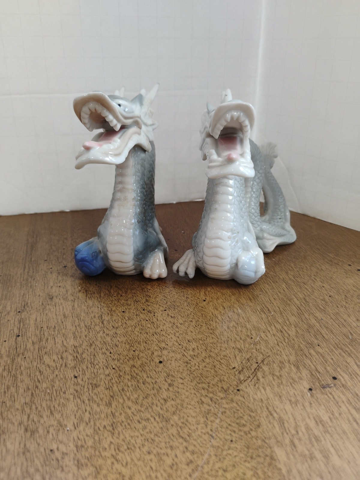 Vintage Yoshimi K Porcelain Foo Dragon Figurine Gray White Sphere Japan