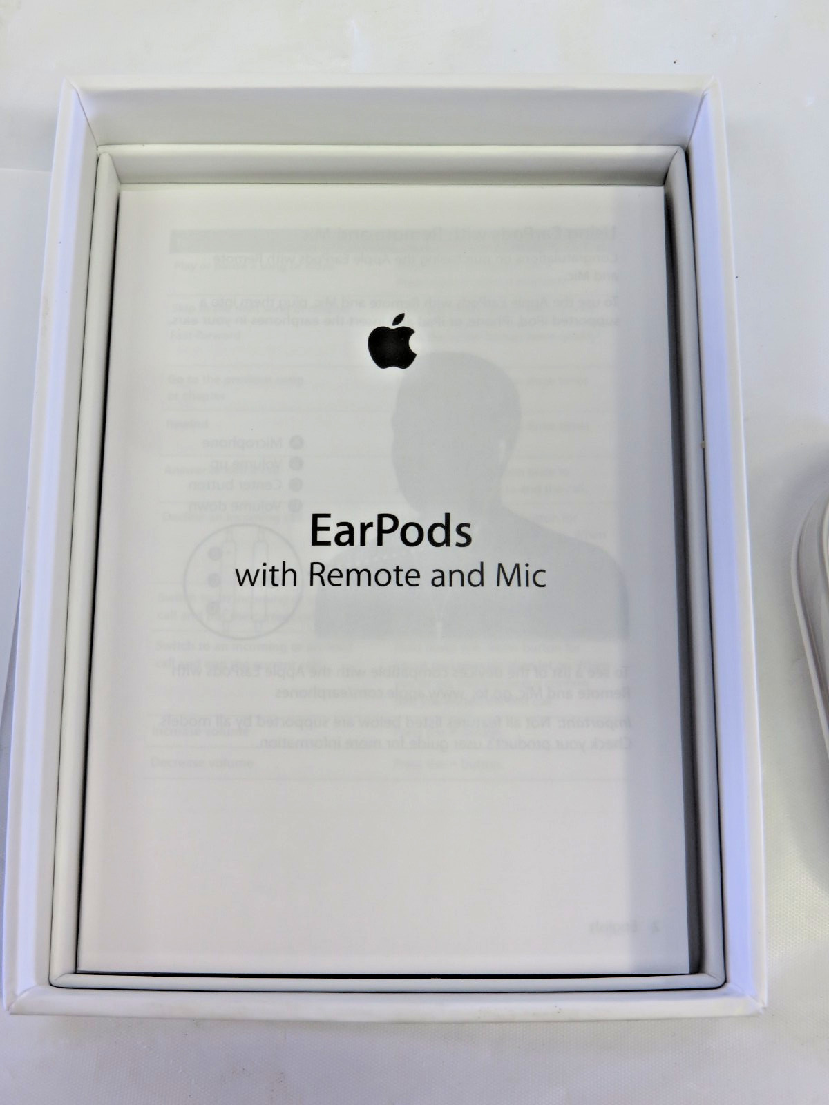 Original OEM Apple iPhone Wired 3.5mm Headset EarPods Headphones MD827LL/A, NEW
