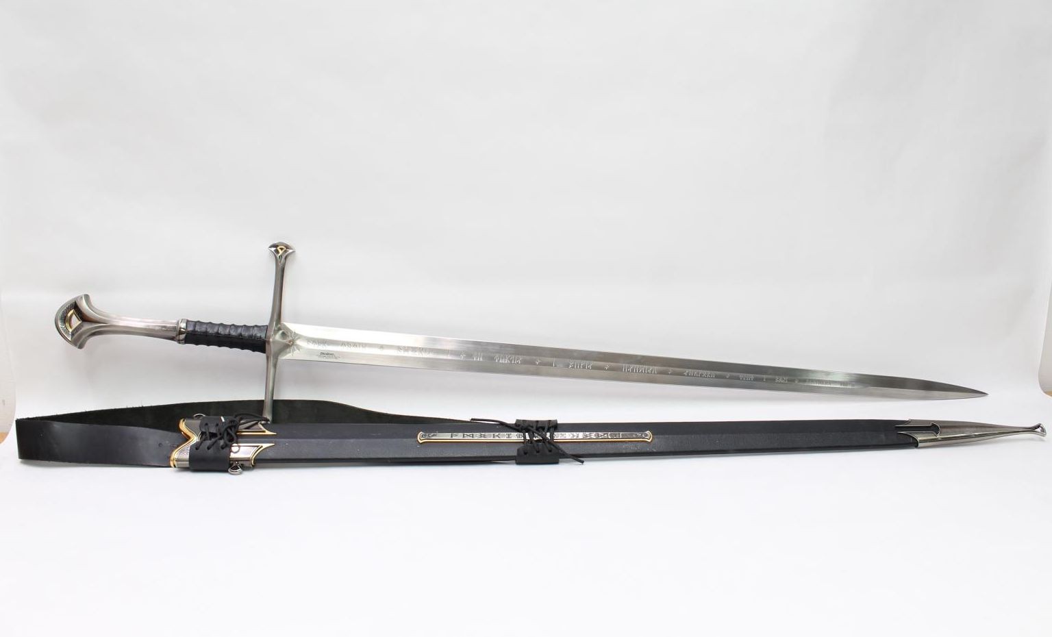 The Lord of the Rings: Anduril, Sword of King Elessar - UC1380