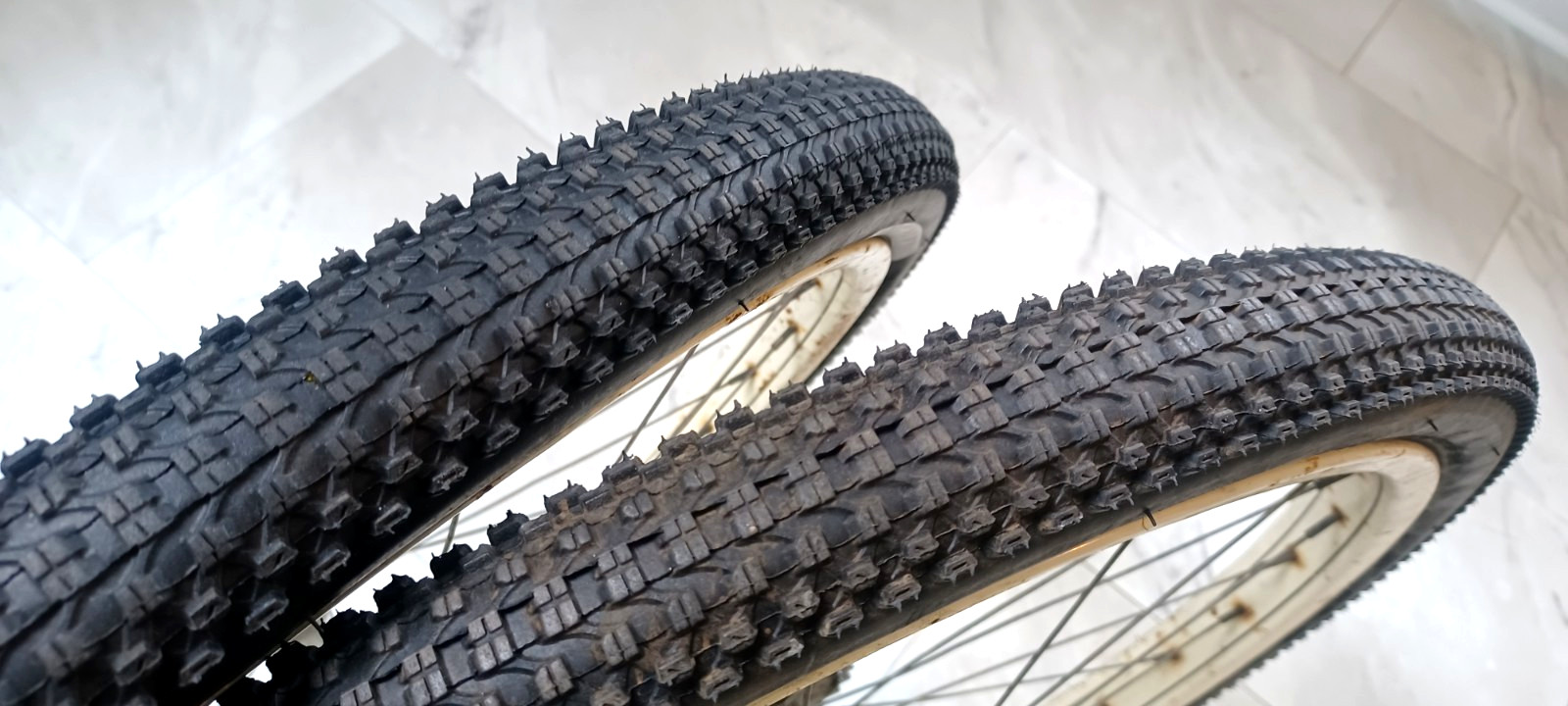 SWEET, 24x2.125" Nice pair Schwinn, S-2 Balloon Enameled Wheels 1950/60s bicycle