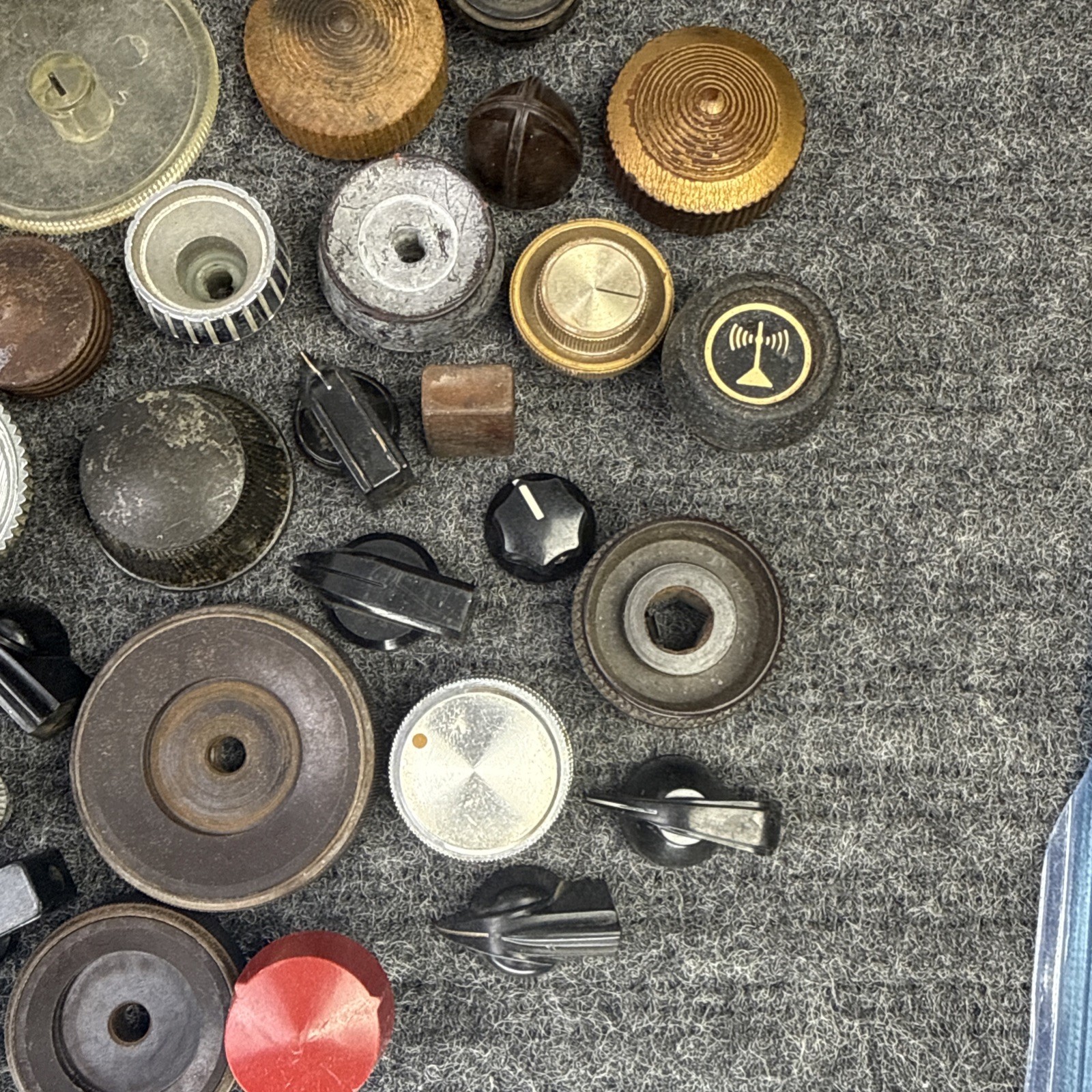 50+ Vintage Radio / TV / Equipment Knobs Used Midcentury Plastic Bakelite LOT