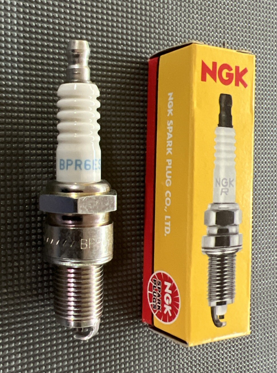 Genuine NGK 7131 BPR6ES Standard Spark Plug