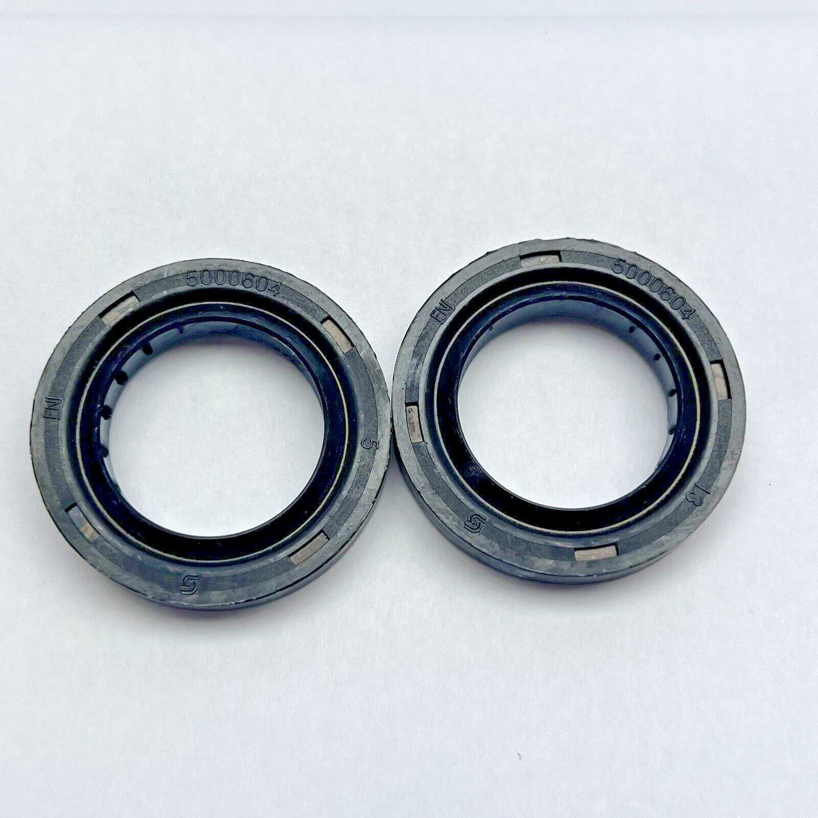 LOT OF 2 SHAFT OIL SEAL 5000604