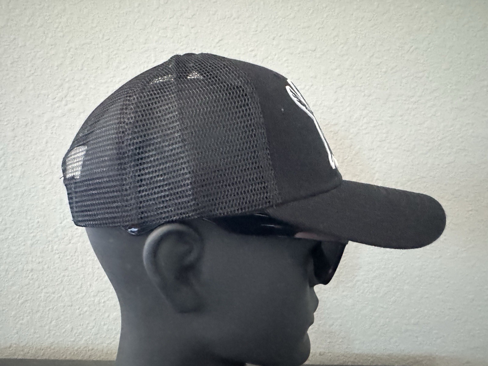 MIAMI OHIO OH INDIANS REDSKINS REDHAWKS BLACK LOW CROWN ADULT TRUCKER HAT NEW