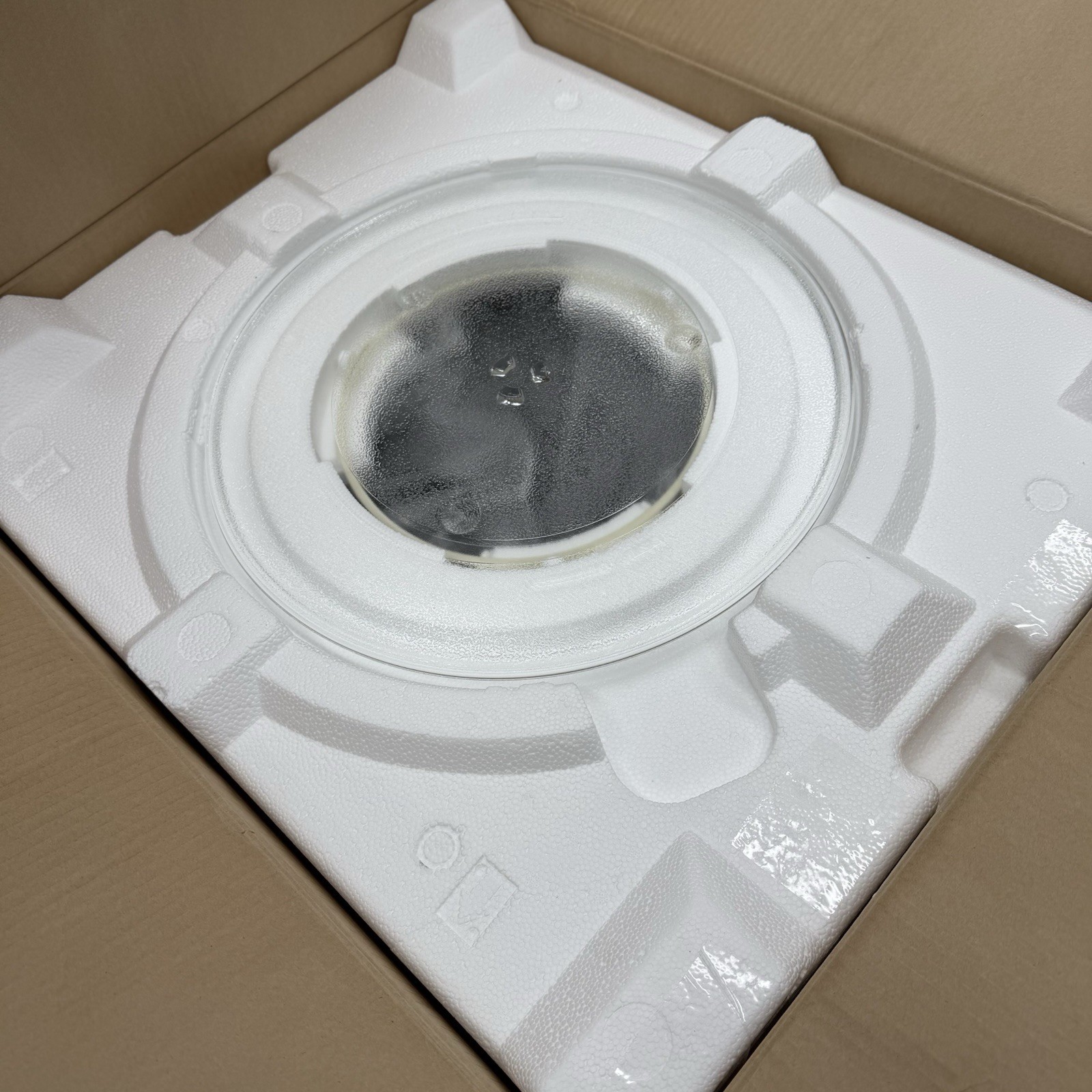 Magic Chef 2.2-Cu. Ft. 1,200-Watt Countertop Microwave with Sensor Cook