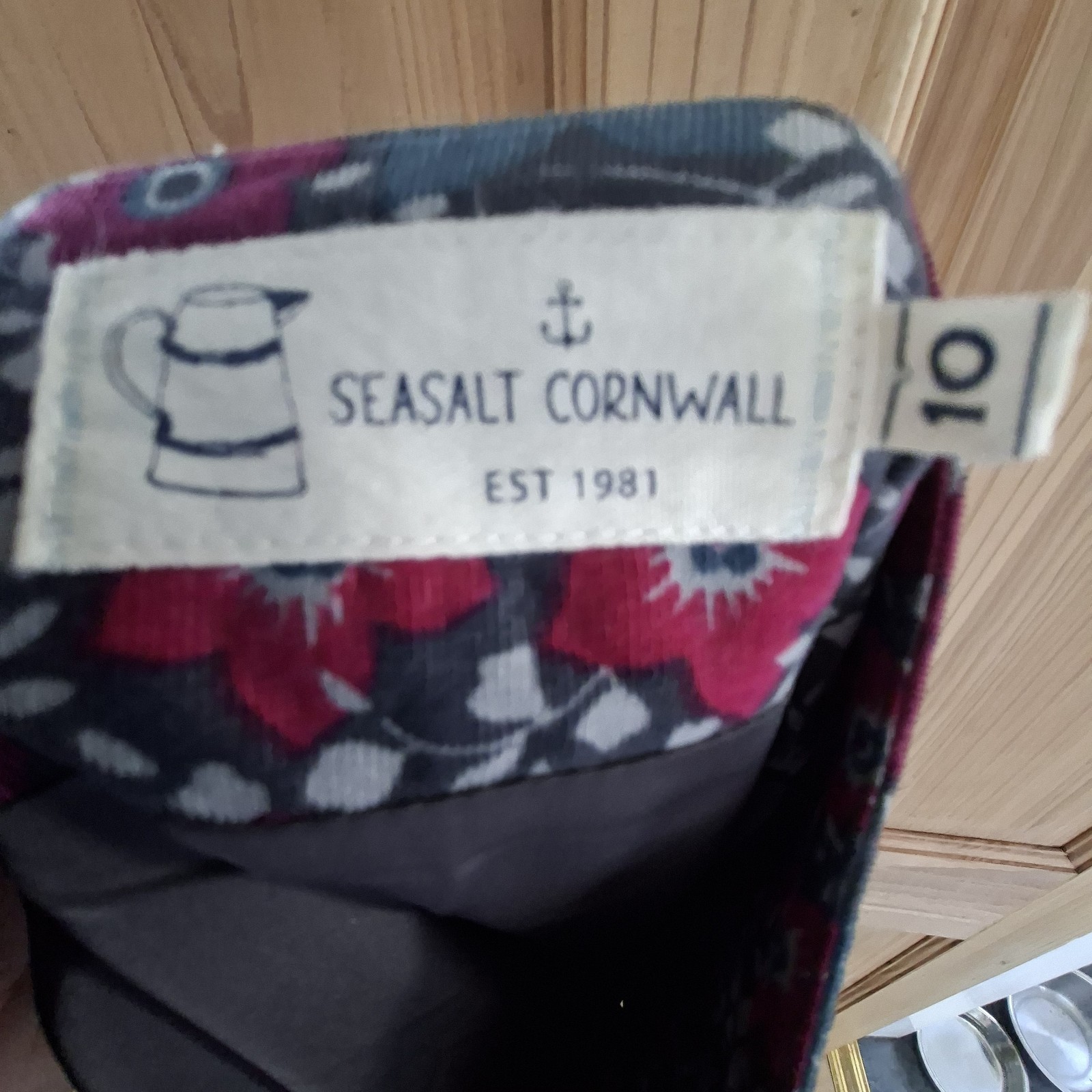 Seasalt Cornwall White Sands ladies Needlecord Skirt Size 10 Vgc Pink/teal/Grey