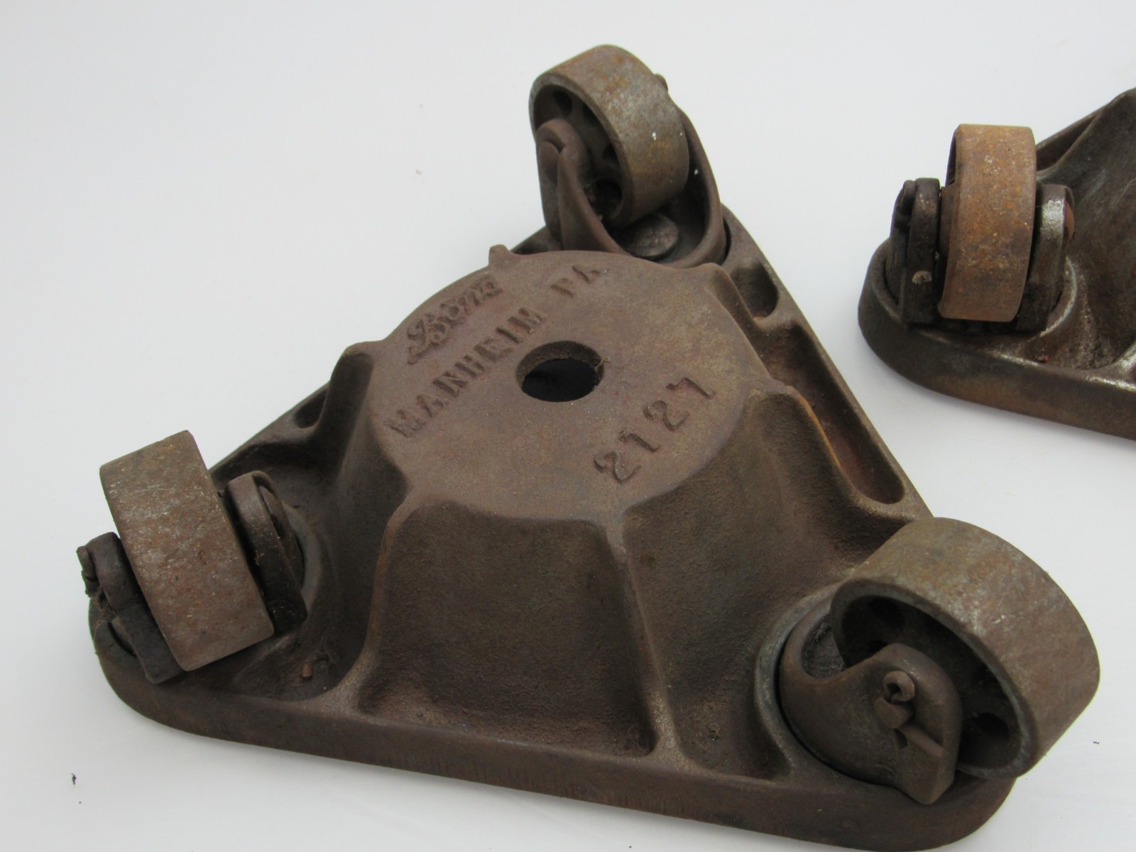 2 Vintage Bond Manheim 2127 Cast Iron Triangular Cup Dolly