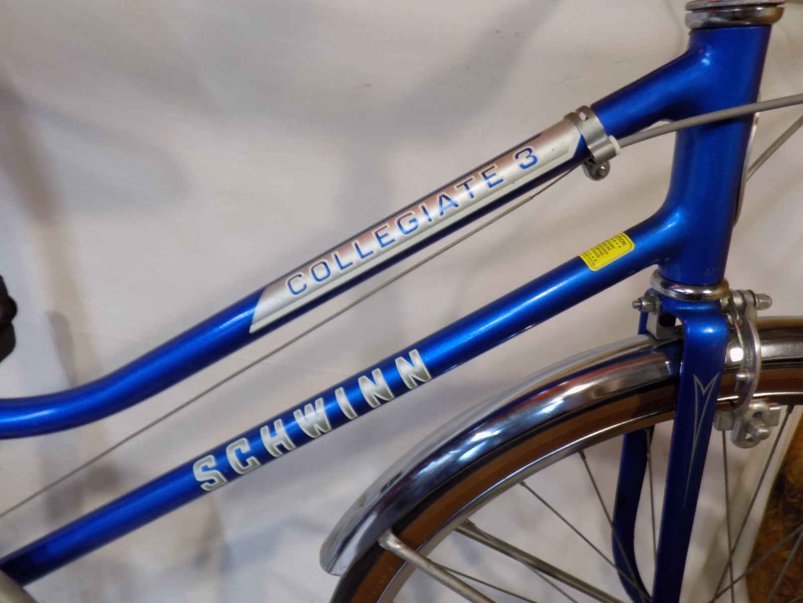 1980 SCHWINN COLLEGIATE LADIES 3-SPEED ROAD CRUISER BIKE BREEZE HOLLYWOOD RACER