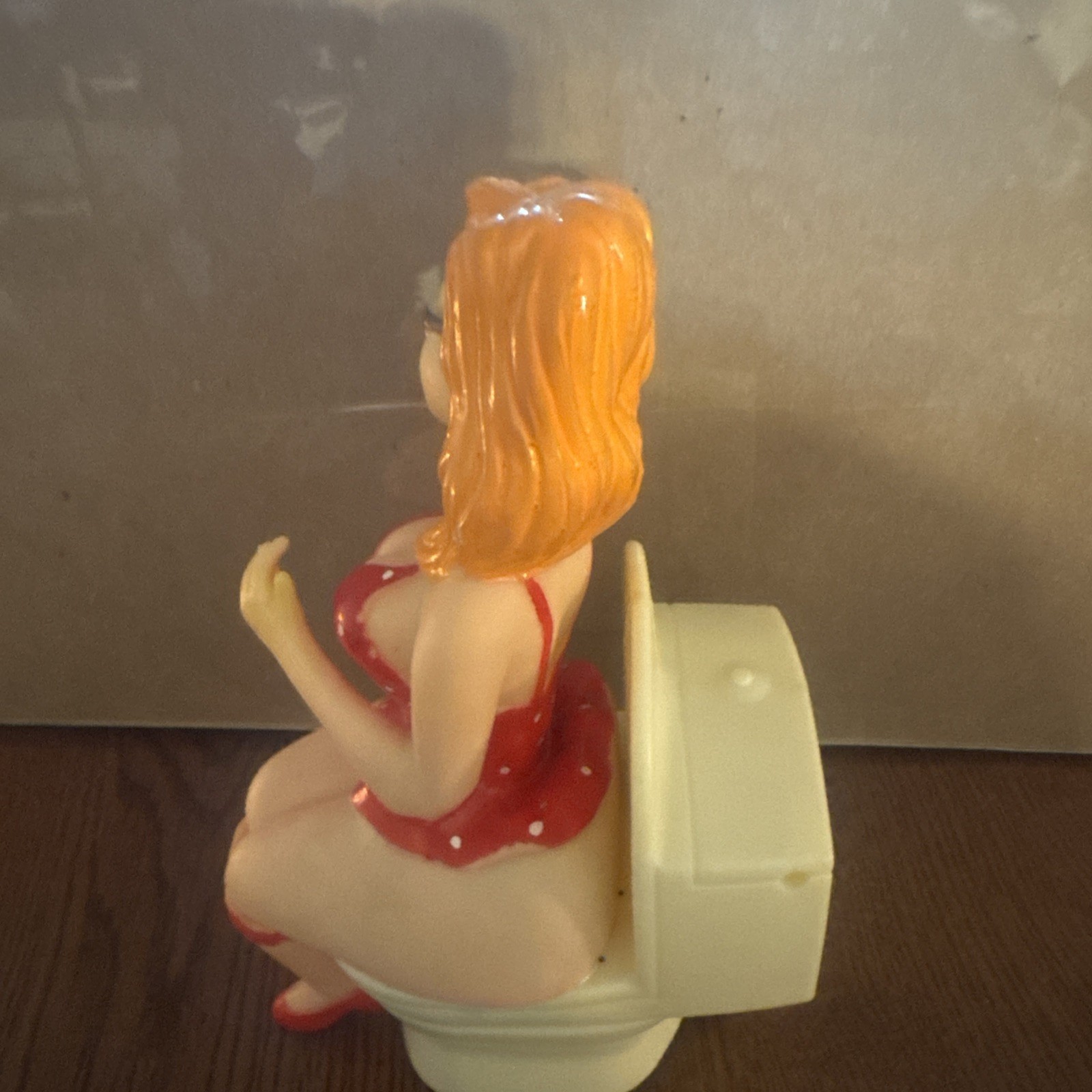 *Tested* Vintage Plastic Funny Action Toy Busy Lady