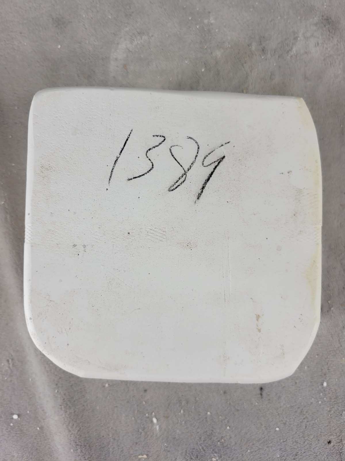 Vintage Ceramic Slip Casting Mold Of Tree Lamp Post & Wreath Scioto S-1389