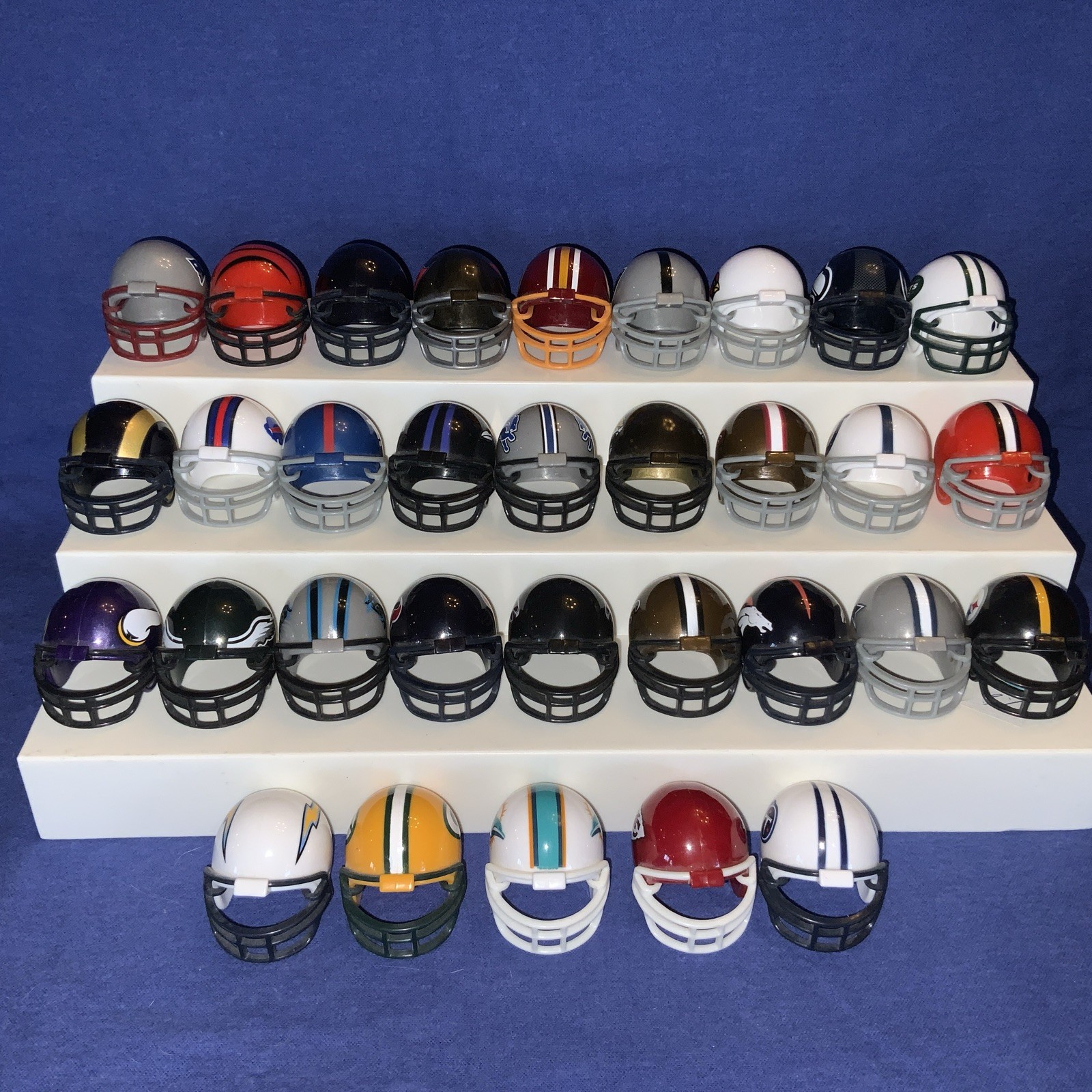 Riddell NFL Mini Plastic Football Helmets Lot of 32 Team Helmets 2014