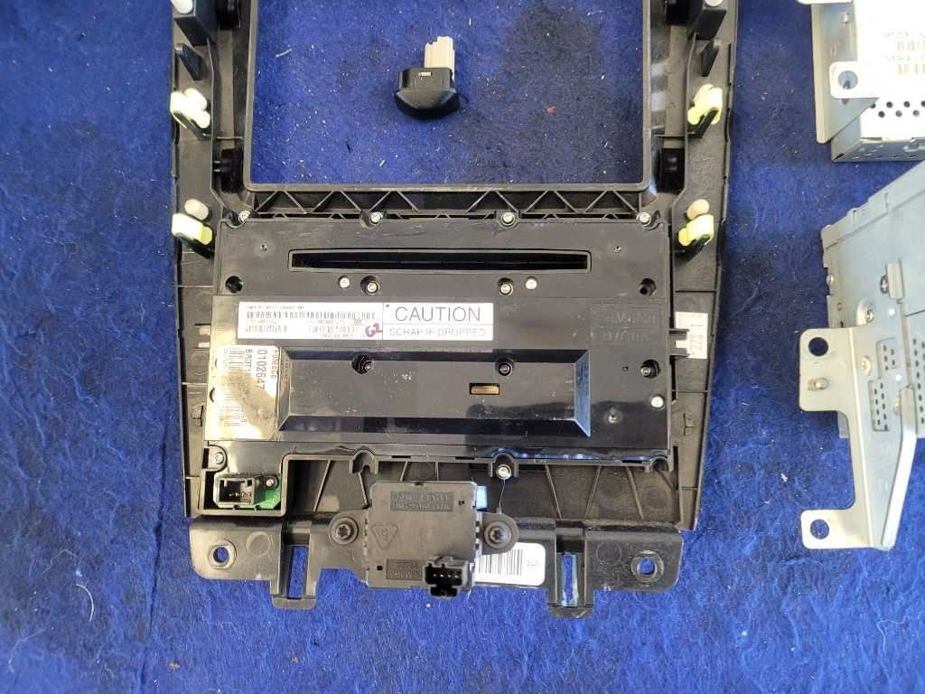 2011 Ford Mustang GT Info-GPS-TV Screen Front Dash Navigation Shaker 2807