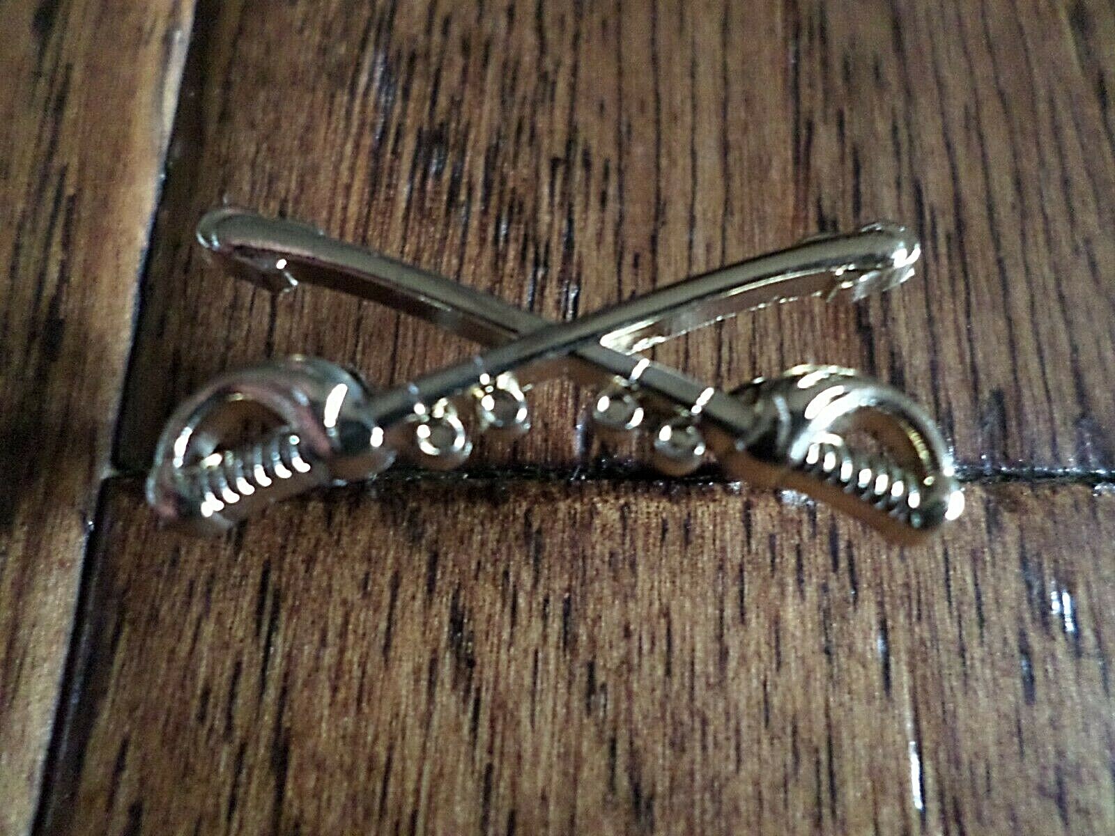 U.S MILITARY CAVALRY METAL HAT BADGES PIN CROSSED SABERS SWORDS MINIATURE PIN