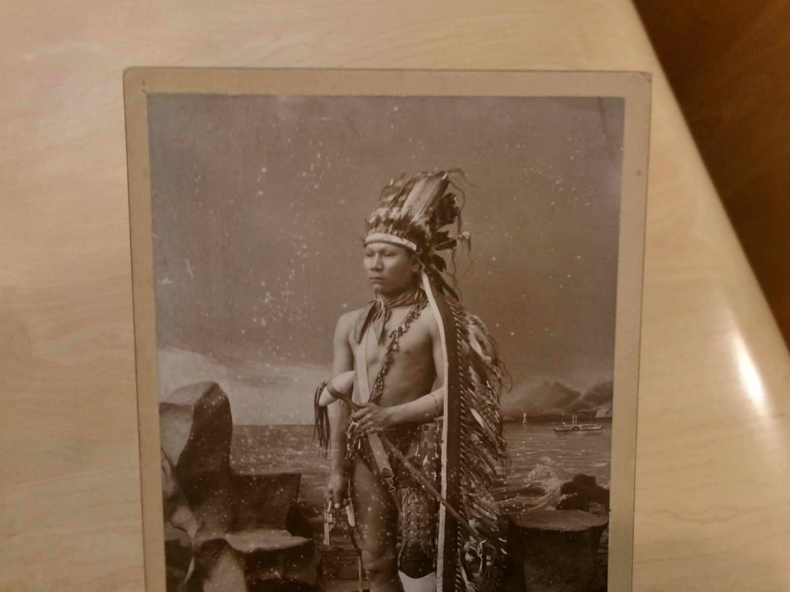 Native American Indian with gun and war club Sioux war tribe cabinet card Custer