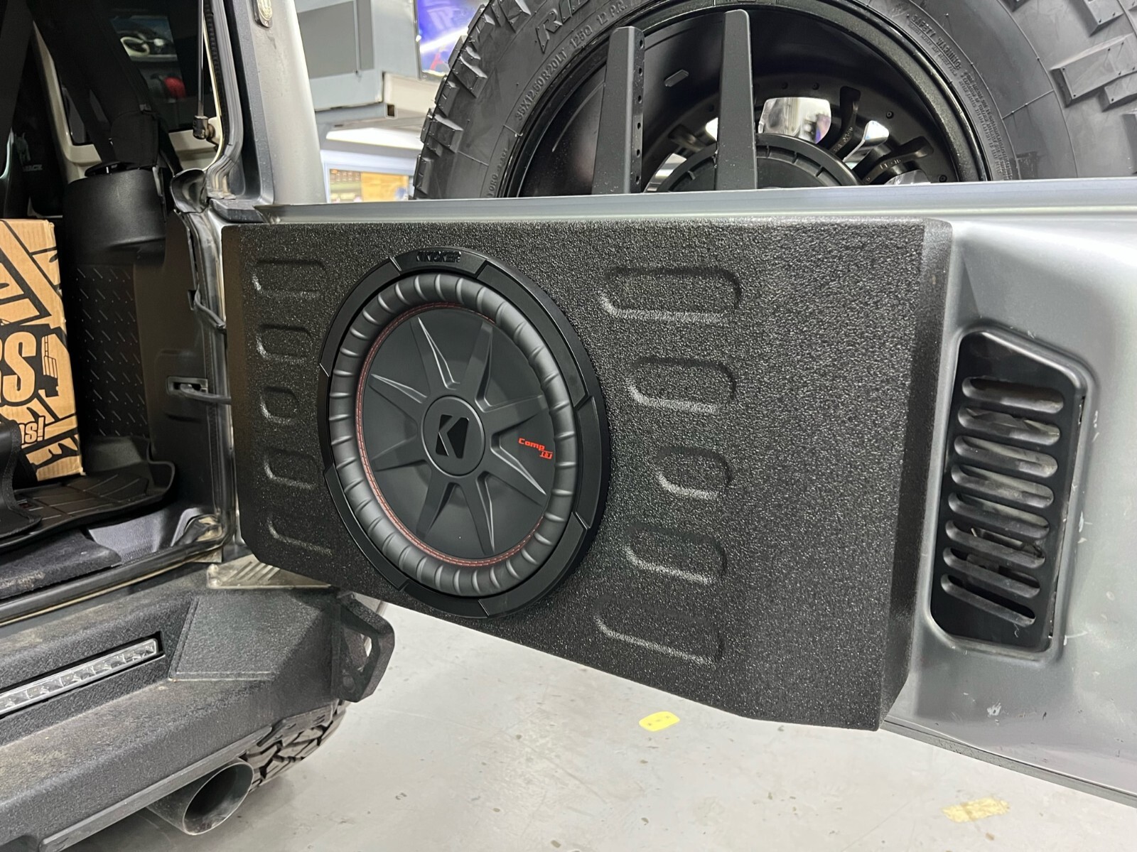 07-18 Jeep Wrangler Tailgate Subwoofer Enclosure / Sub Box For 1x12"