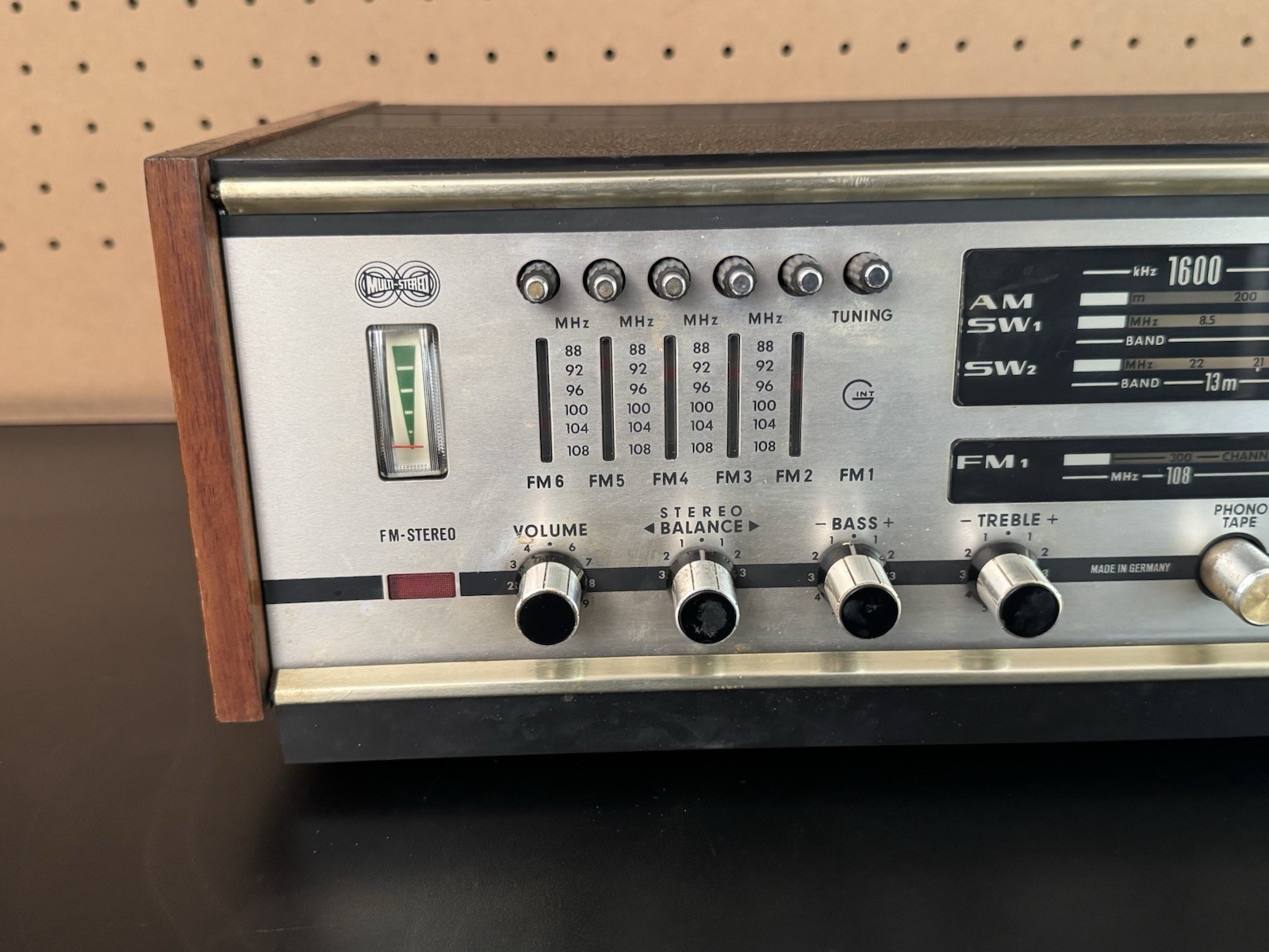 Grundig RTV 360U Solid State Am/Fm Short Wave Radio Stereo w/Speakers *READ*
