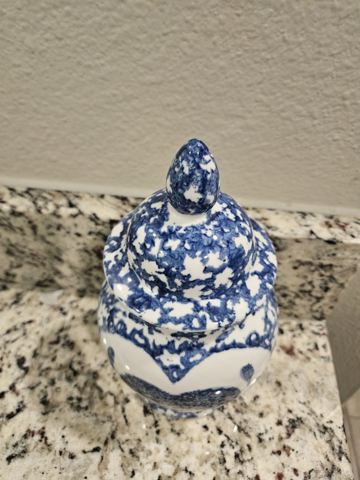Home decor - Gorgeous ginger jar in cobalt blue heart design and mottled pattern