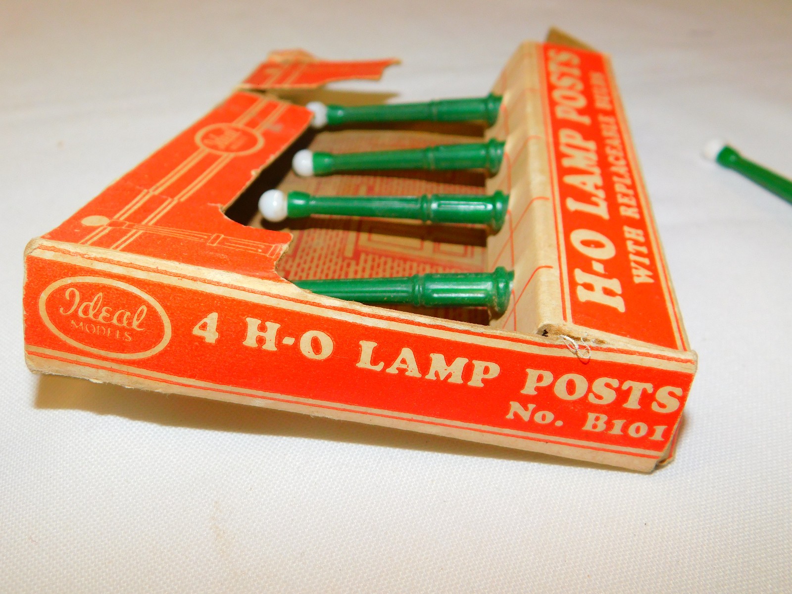 NOS 5 Vintage IDEAL Models H-O LAMP POSTS in Original Box No. B101