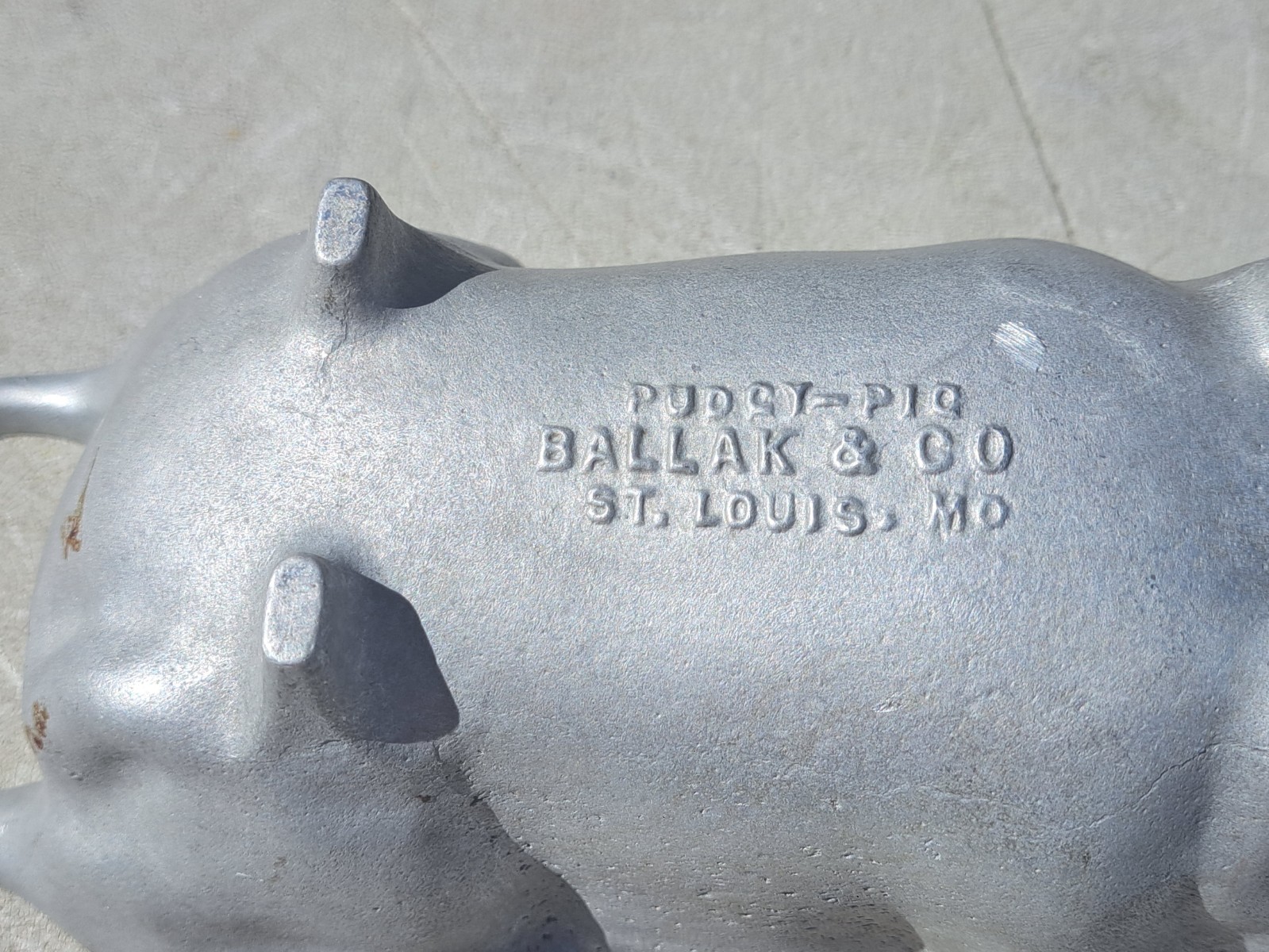 Ballak & Co Pudgy Pig cake pan vintage heavy aluminum St Louis MO