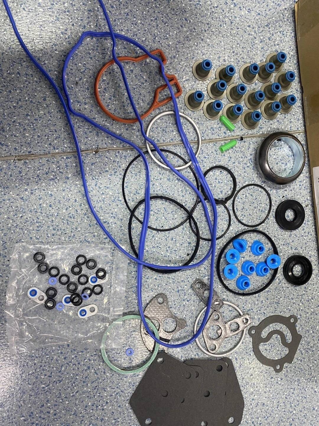 Chevrolet GM 5.3L AFM Lifter Kit Head Gasket Set, Head Bolts , Lifters & Guides