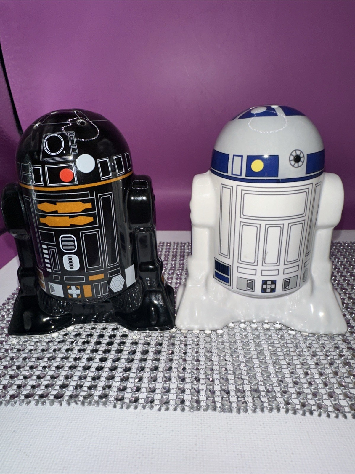 Star Wars Disney R2-D2 & R2-Q5 Droid Salt & 🧂 Pepper Shakers Ceramic 2013!