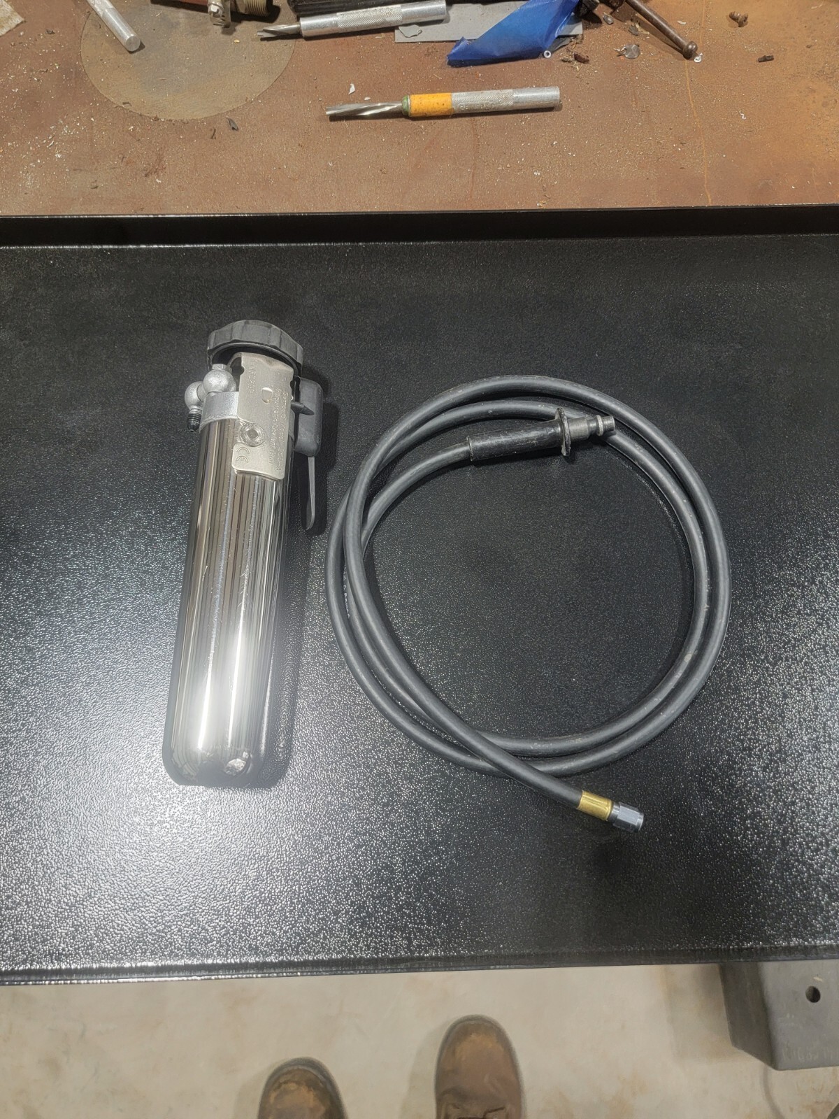 SEMCO Model 250 Pneumatic Sealant Tool 6 oz. Retainer & Hose