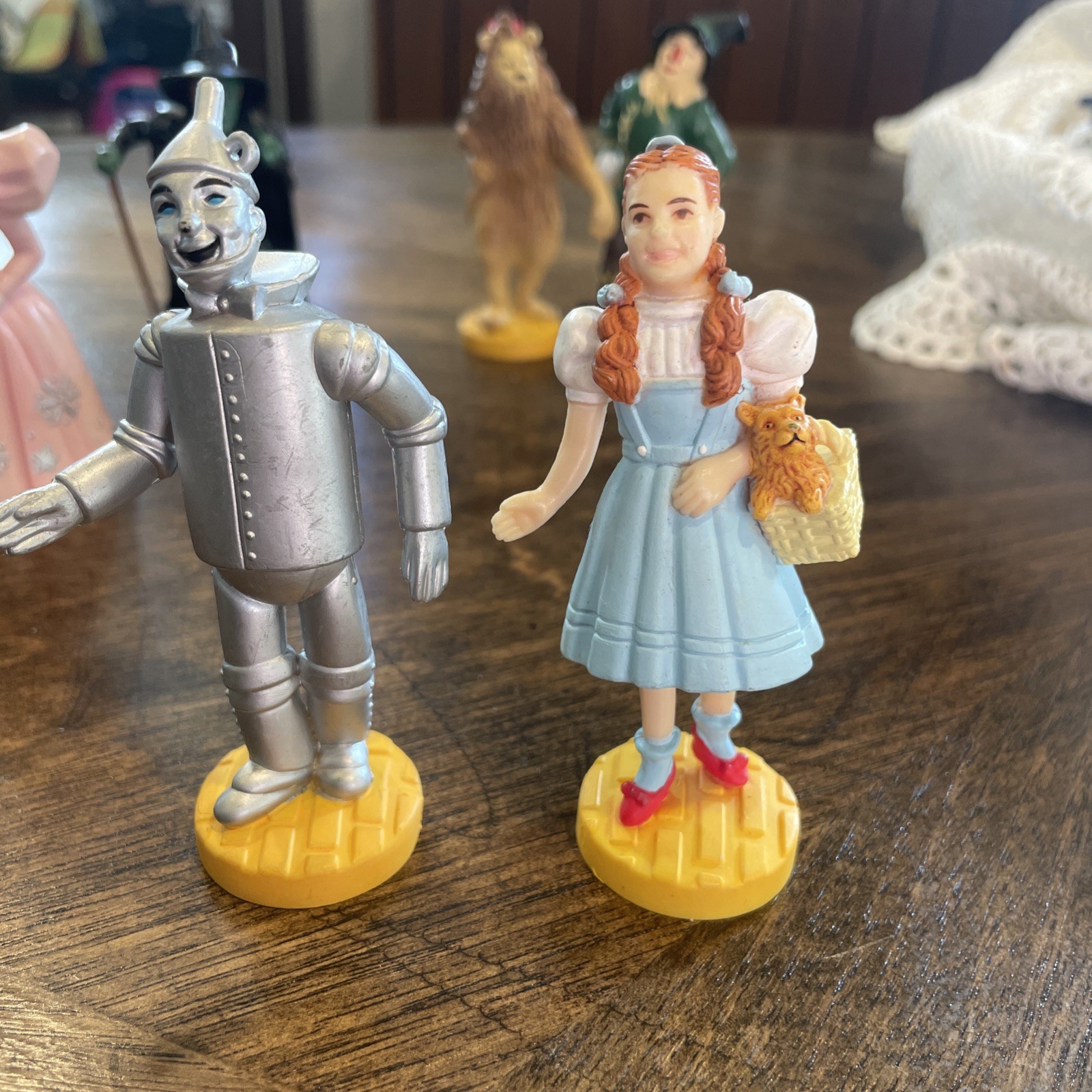 Vintage Wizard Of Oz Set Of 6 1939 Loew's Ren 1966 MGM 1987 Turner Macau Figures