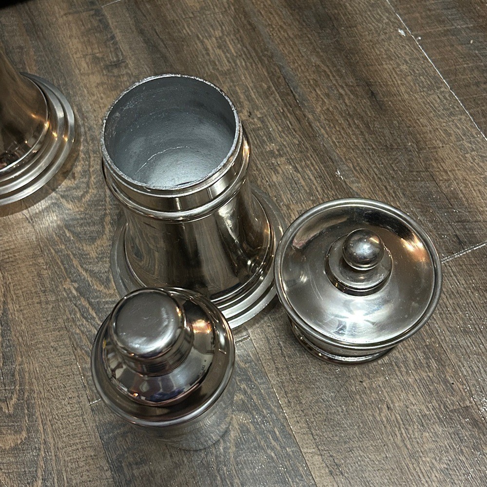 Tommy Bahama metal king and queen chess piece cocktail shaker set Large Game Bar