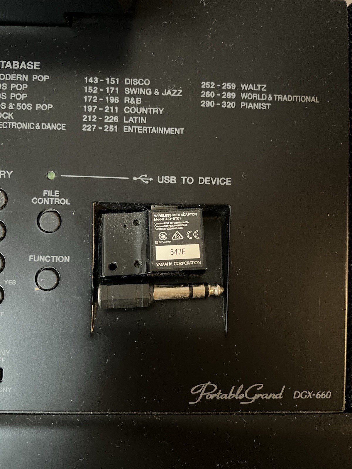 Yamaha DGX-660 Digital Piano 88-Key Black w/ Stand, Pedal, Power Adapter