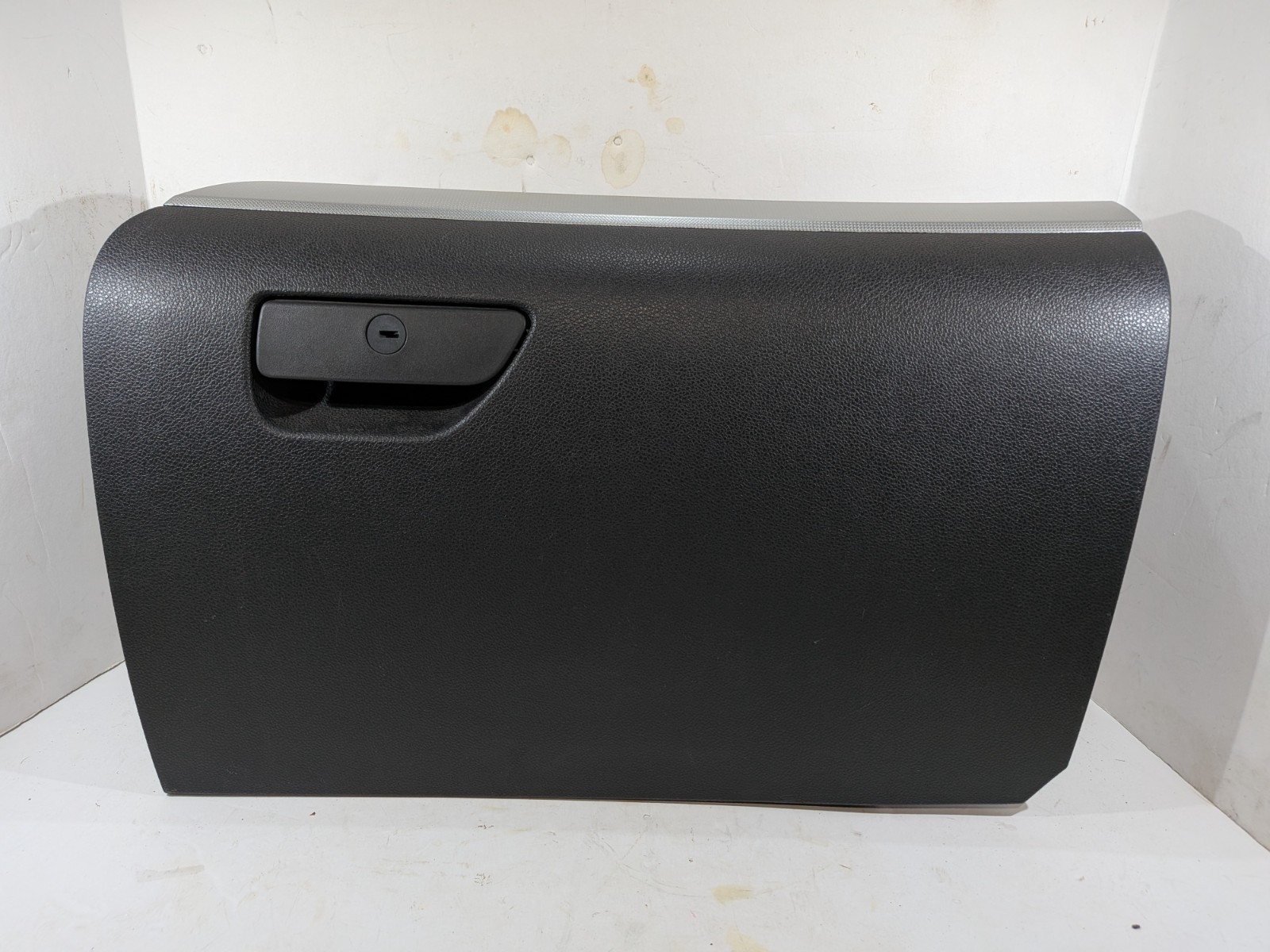 BB53-78060T10-AB/C 11-19 Ford Explorer Glove Box Door Black Silver Trim OEM