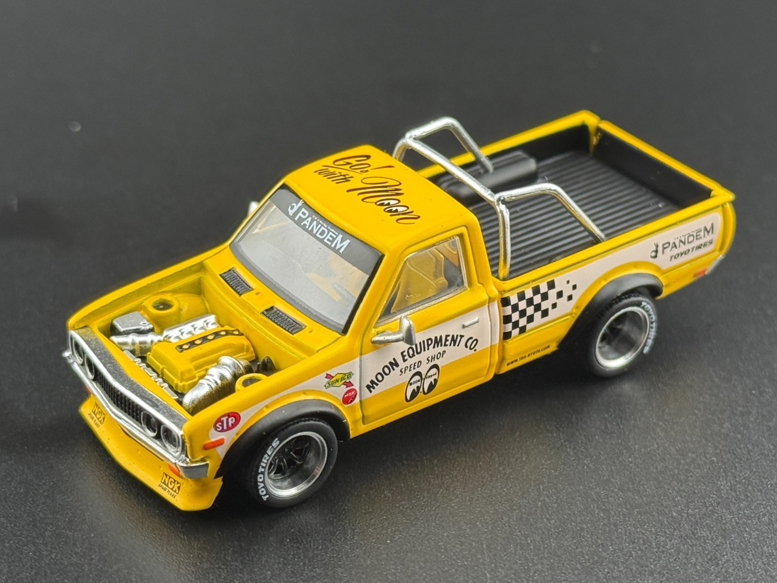 Pop Race Pandem Datsun 620 MOONEYES 640250 1/64