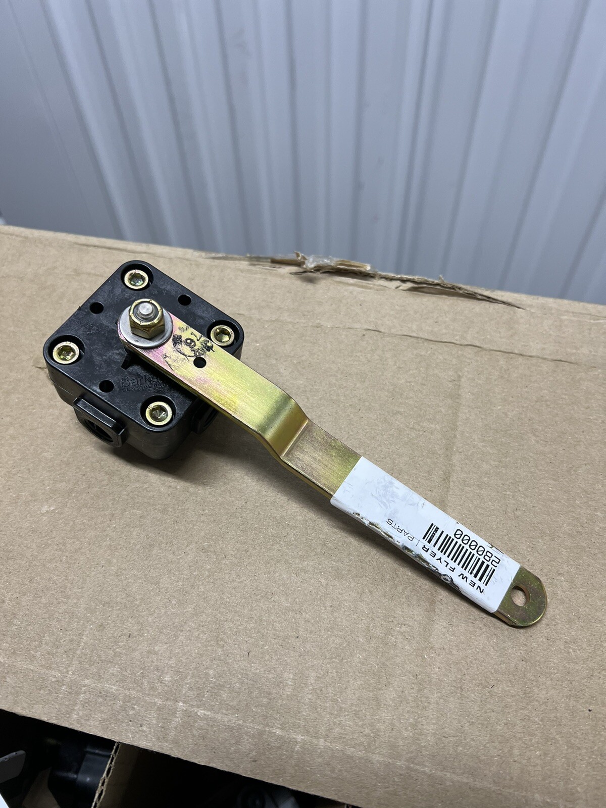 BARKSDALE HEIGHT CONTROL LEVELING VALVE 52321 SERIES TRUCK, TRAILER, BUS 6" ARM