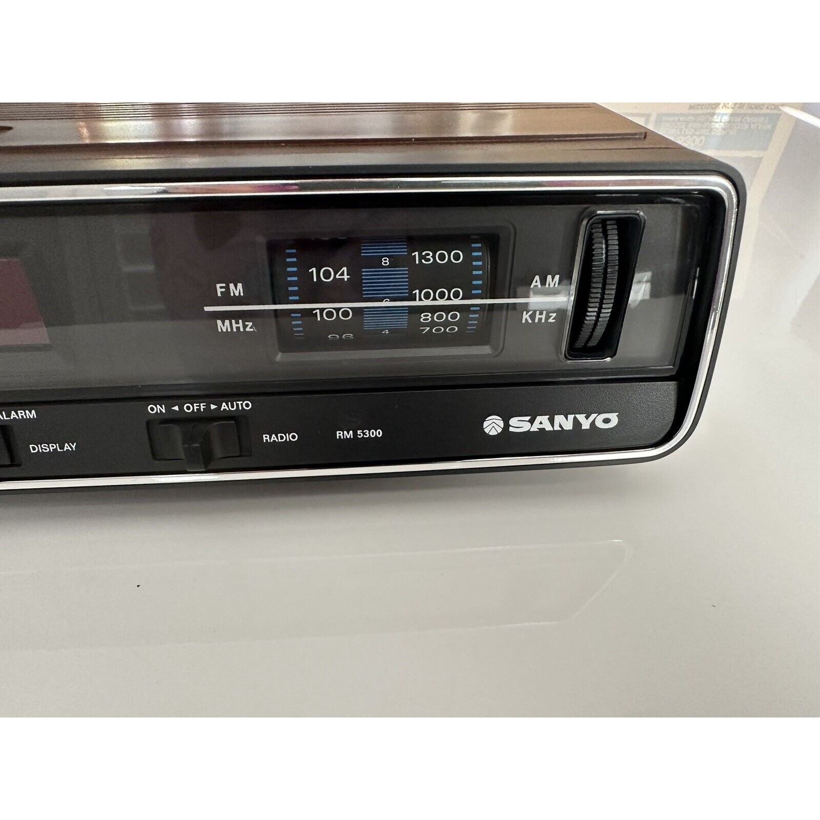 VINTAGE *NEW* 1980's Sanyo RM 5300 Walnut LED Alarm Clock Radio