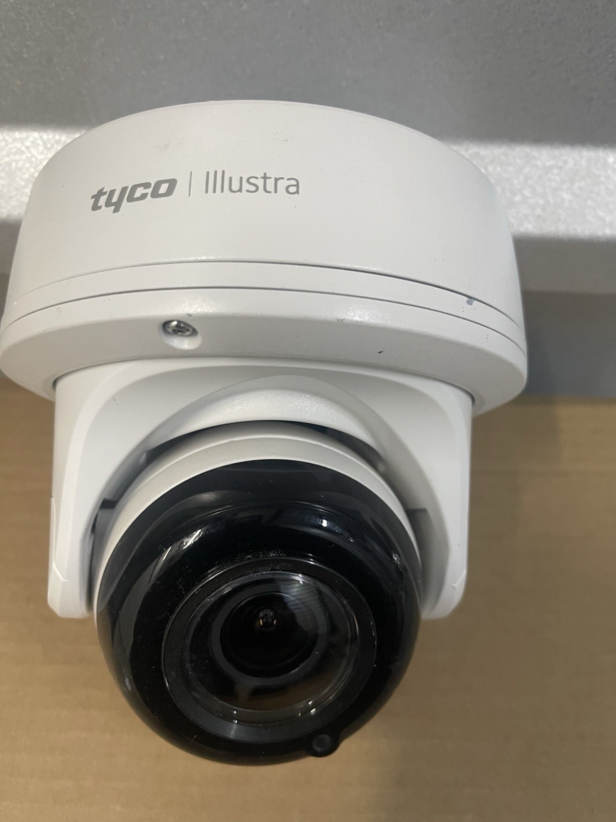 Illustra PRO Mini-Dome IPS08-D13-OI03 8MP