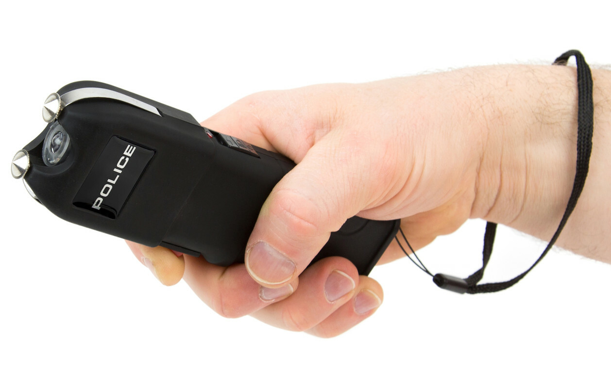 POLICE Stun Gun 928 700 BV Heavy Duty Rechargeable LED Flashlight Black