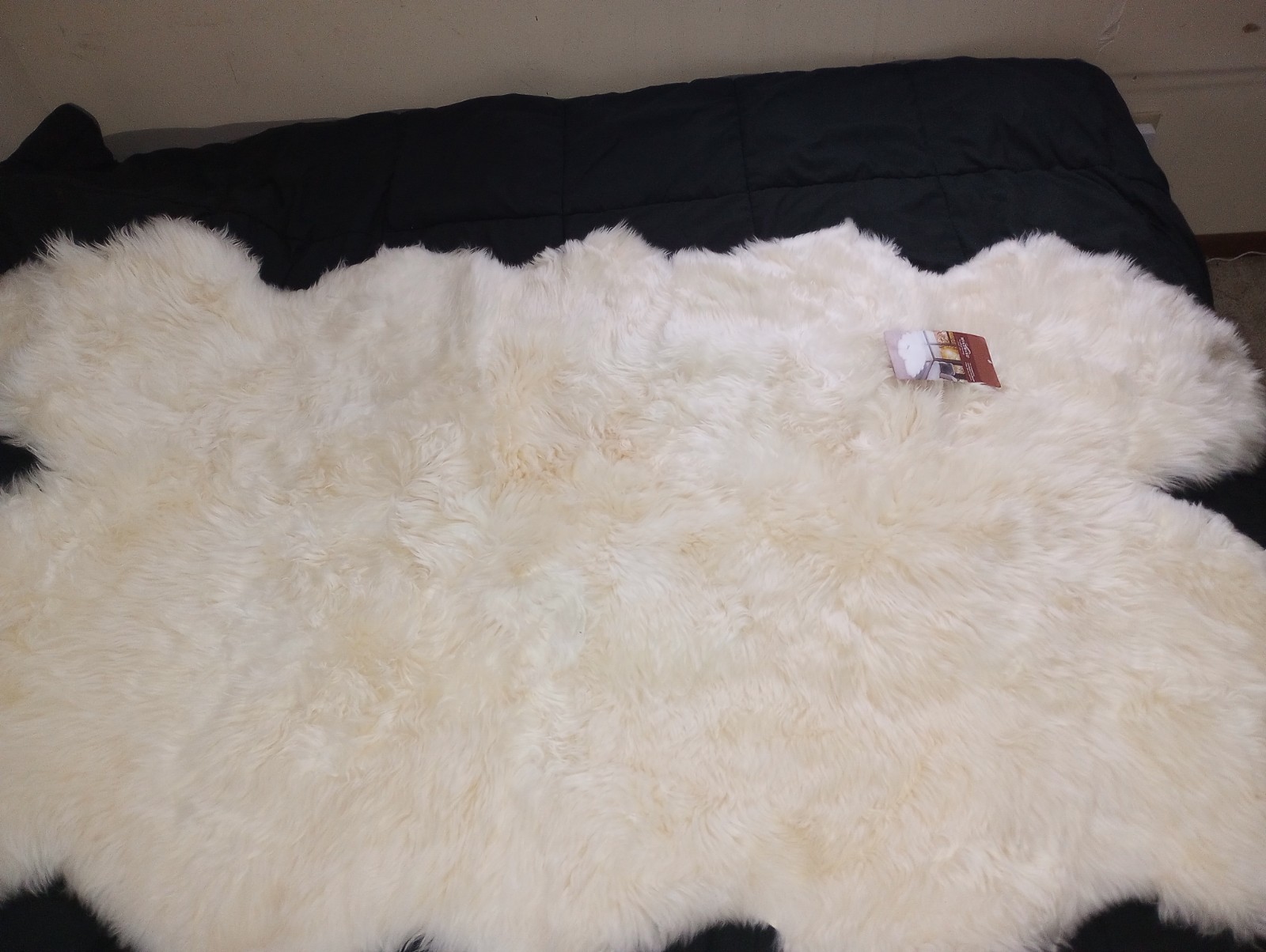 Windward Sheepskin Rug Approx 71" x 44" Inches NEW WITH TAGS 100% Genuine