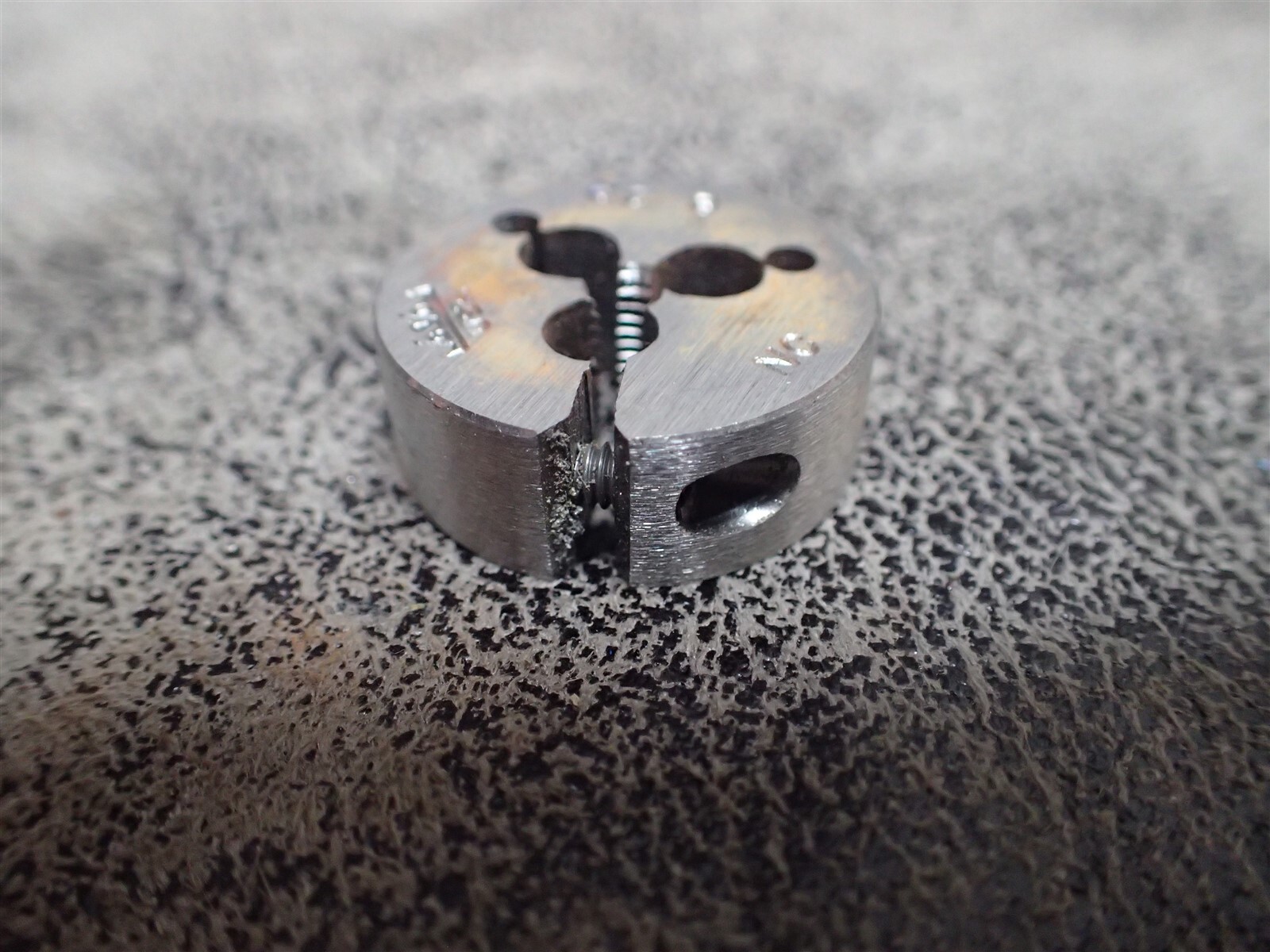 NEW Greenfield 23107 8-32 Round Adjustable Die 1" O.D (BN272)