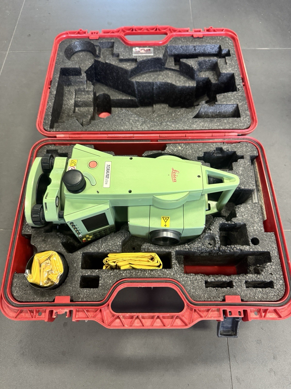 Leica TCRA702 Ultra 2" Reflectorless Motorized Total Station ATR R300 Prismless