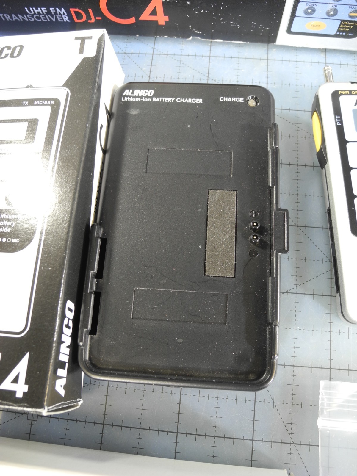 RARE! Alinco DJ-C4 UHF (440MHz) Credit Card Transceiver in box! (Tested!)