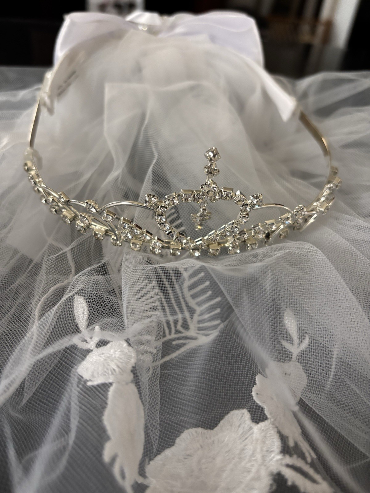 Girls First Communion Veil White Floral Crown w Pearls Rhinestones Headpiece NWT