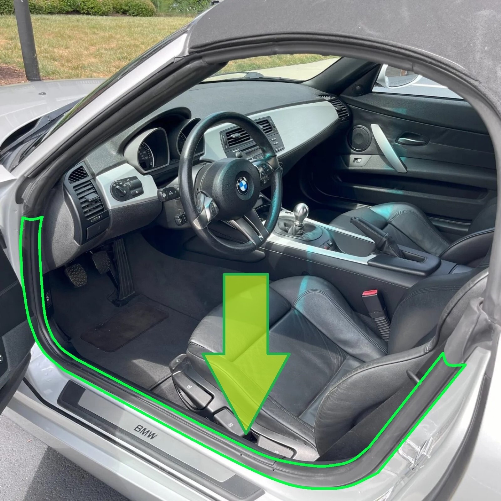 2003-2008 BMW Z4 E85 Roadster Door Seal Lower Edge Protector LH 51727125651