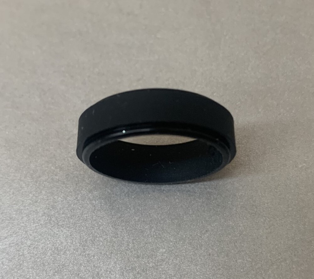 Qalo Unisex Adult Polished Step Edge Black Silicone Wedding Ring Choose Size