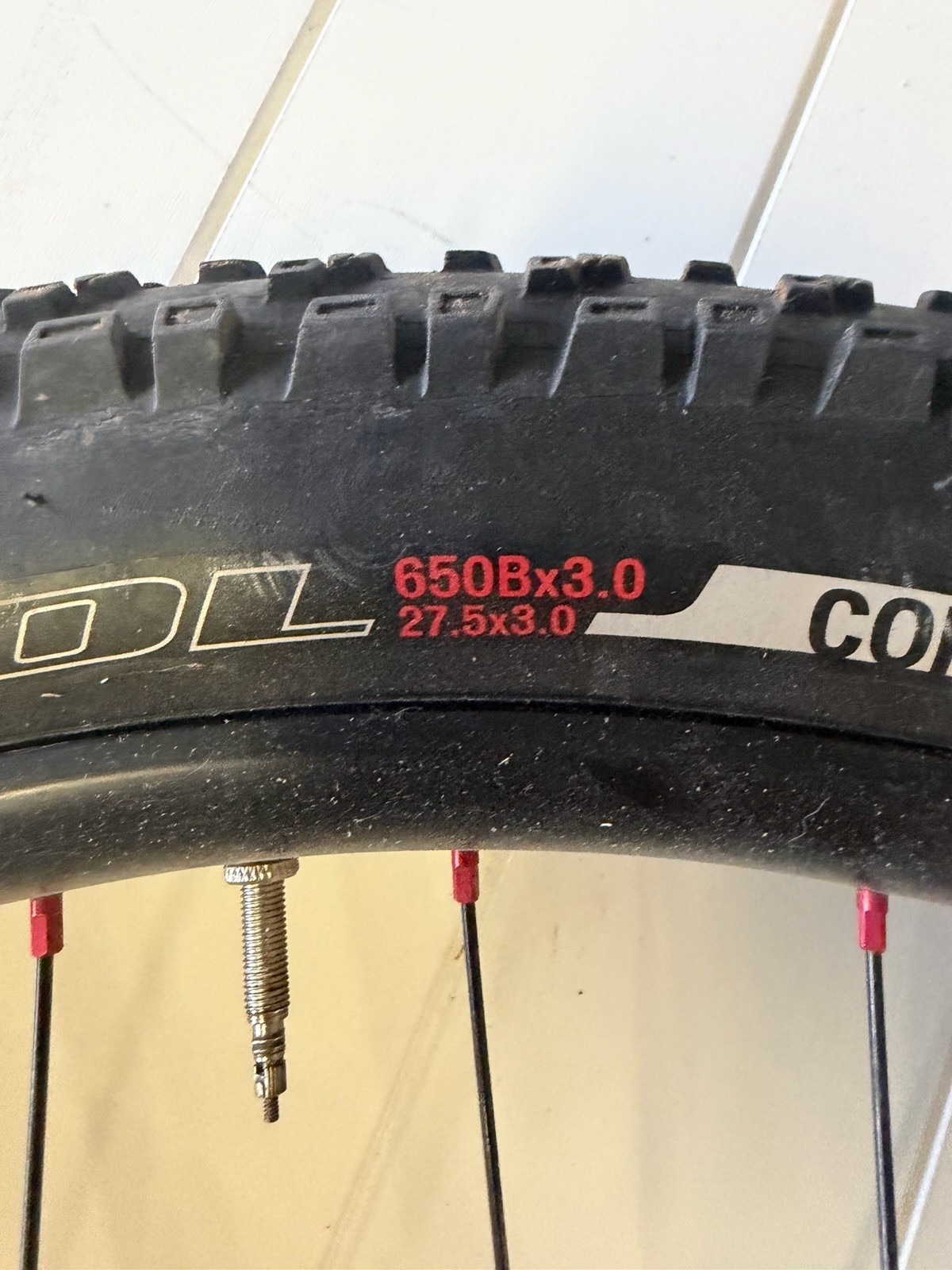 Velocity Dually 27.5 Front Wheel Original 8 Hub Specialized Fred Control Tire