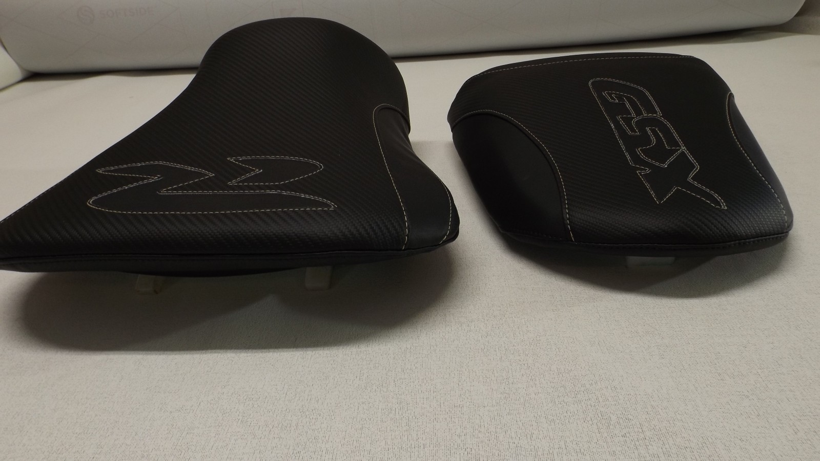 SUZUKI GSX-R 600 750 FRONT& REAR SEAT COVERS 04 05 BLACK CARBON FIBER TEXTURE