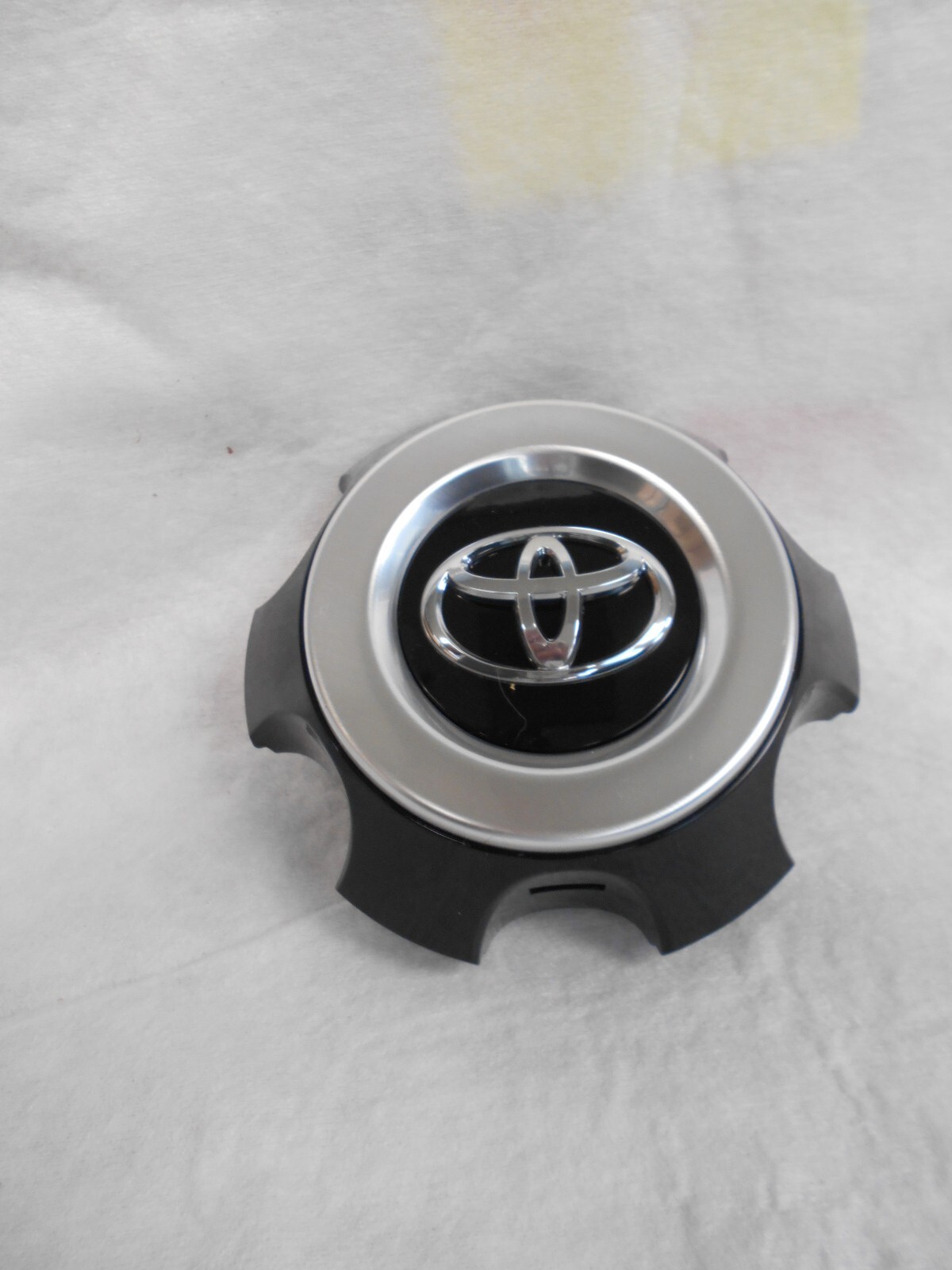 2016-2024 Toyota 4Runner center cap Brand NEW black OEM