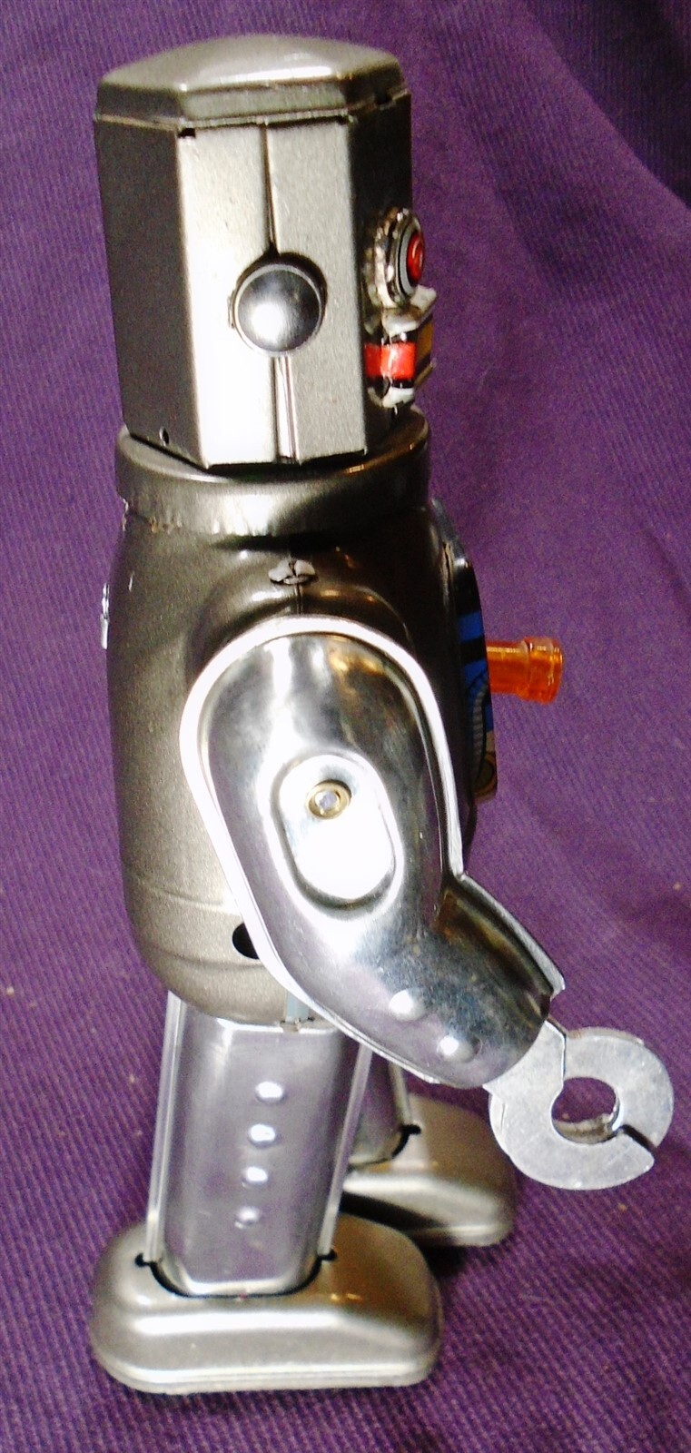 Metal House Hex Head Tin Robot Wind Up Walking Robot w/Chest Gun Grey New In Box